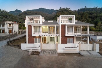 crestorio resort and spa dehradun