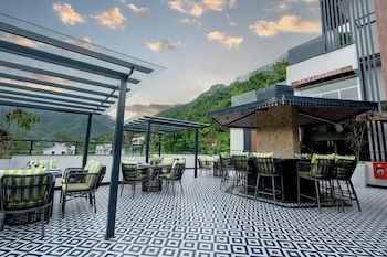crestorio resort and spa dehradun