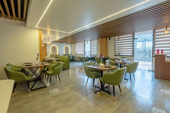 crestorio resort and spa dehradun