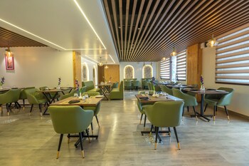 crestorio resort and spa dehradun