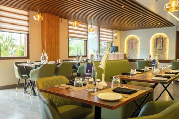 crestorio resort and spa dehradun