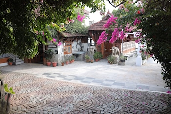 Thayil Kadaloram,,4 star