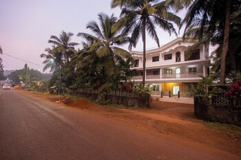 cashew garden homestay