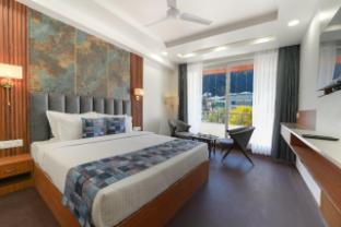 hotel skyline manali walking to mall road centrally heated