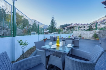 hotel skyline manali walking to mall road centrally heated