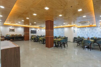 hotel skyline manali walking to mall road centrally heated