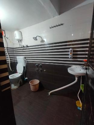 maa janki paying guest house