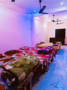 maa janki paying guest house