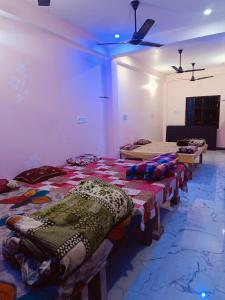 maa janki paying guest house