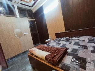 maa janki paying guest house