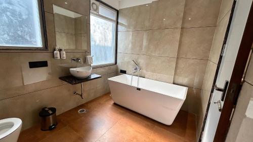 pravasa stay bapat square