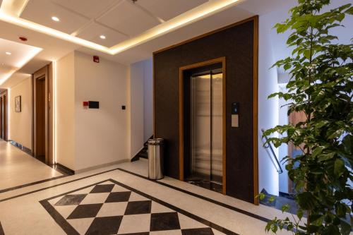 pravasa stay bapat square