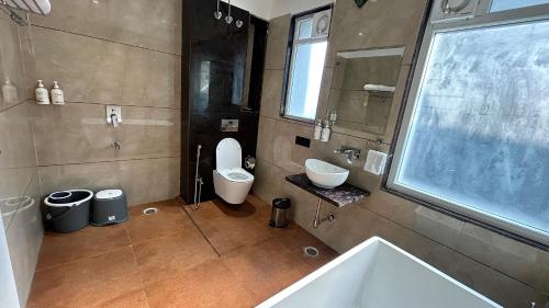 pravasa stay bapat square