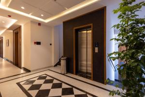 pravasa stay bapat square