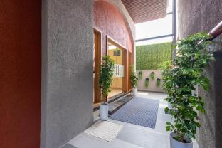 pravasa stay bapat square