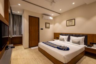 pravasa stay bapat square