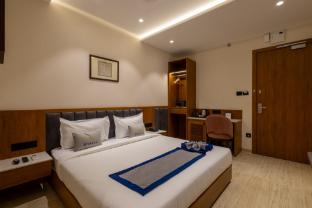 pravasa stay bapat square