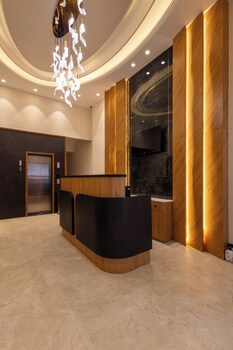 Pravasa Stay, Bapat Square,,3 star