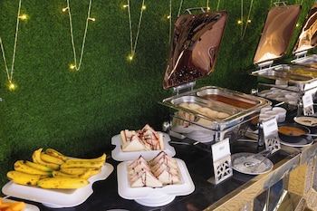 Pravasa Stay, Bapat Square,,3 star