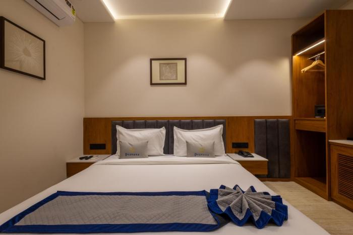 pravasa stay bapat square