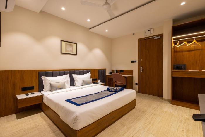 pravasa stay bapat square