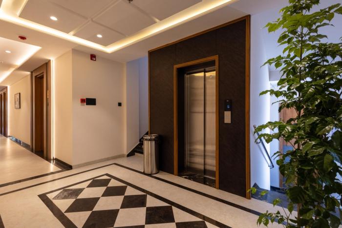 pravasa stay bapat square