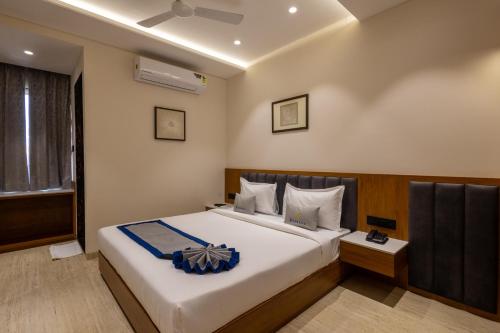 pravasa stay bapat square