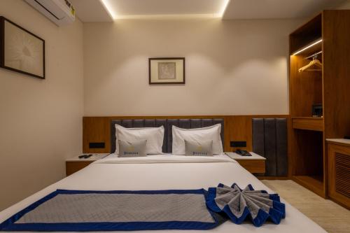 pravasa stay bapat square