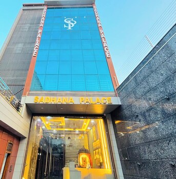 hotel sadhana palace