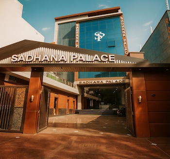 hotel sadhana palace