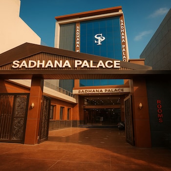 hotel sadhana palace