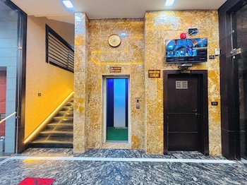 hotel sadhana palace