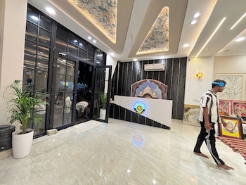 the golden taj vrindavan