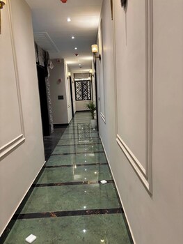 the golden taj vrindavan