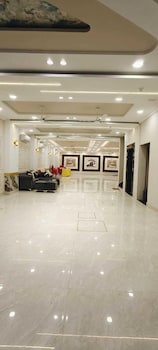 the golden taj vrindavan