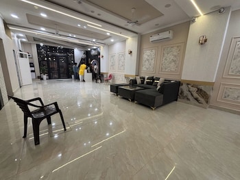 the golden taj vrindavan