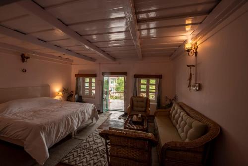 Moonshine Villa,Village Damehar, Bir,3 star