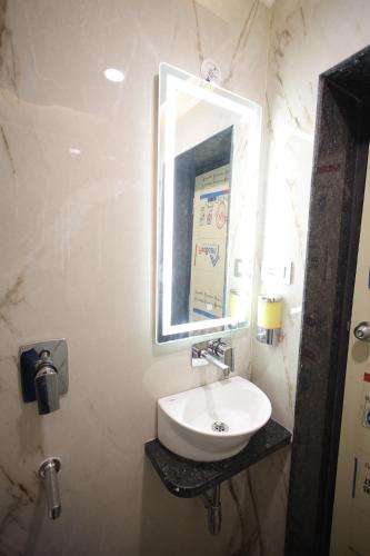 ragam residency