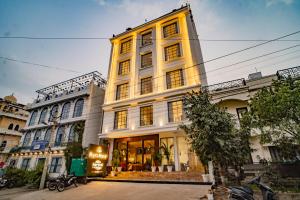 mayas manor a luxury lake view boutique hotel