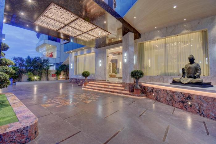 hotel warma palace