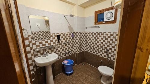 nirvana by oztel backpacker hostel