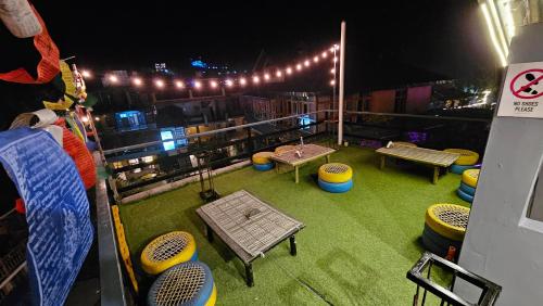 nirvana by oztel backpacker hostel