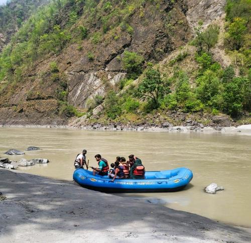 raaviera by the ganges