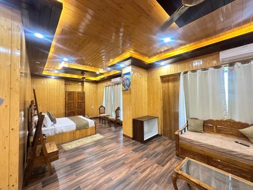 the chail pine orchard resort