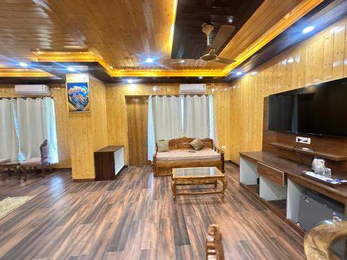 the chail pine orchard resort