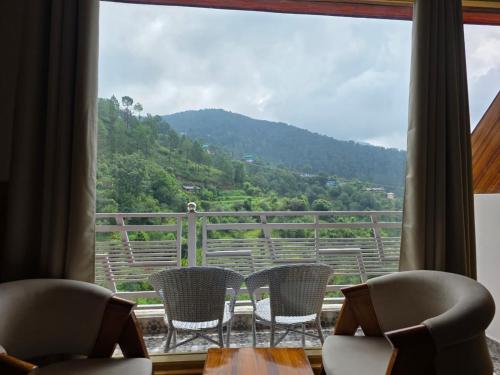 the chail pine orchard resort