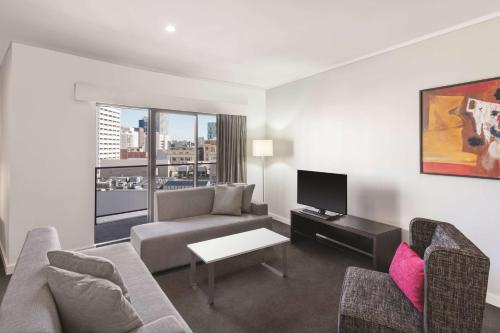 adina apartment hotel perth barrack plaza