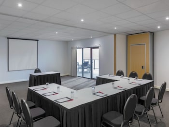 adina apartment hotel perth barrack plaza
