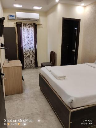 raj residency govindpuri couple friendly hotel