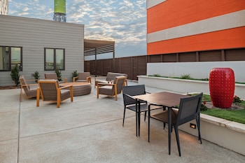 courtyard by marriott woodland